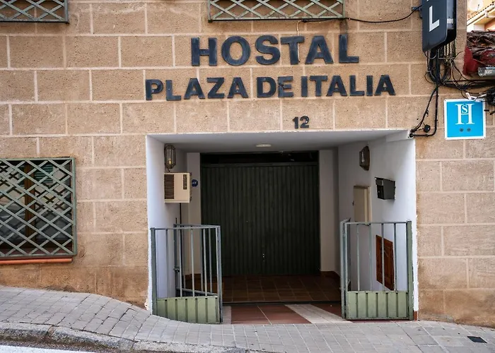 Hostal Plaza de Italia Caces